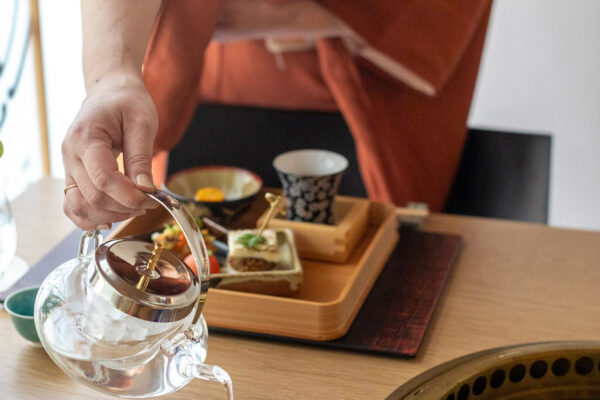 Pouring-sake-